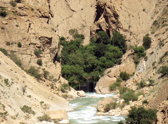 آشنایی با آبشار آب ملخ - اصفهان