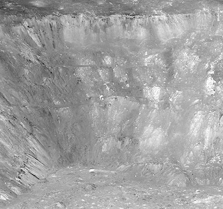 تصاویر یکی از درخشان‌ترین حفره‌های ماه