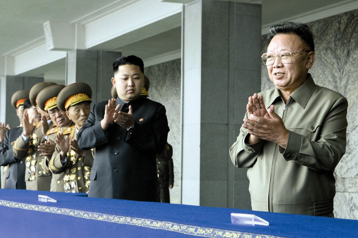 کره شمالی - رهبر پیشین و پسرش 