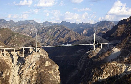 بلندترین پل معلق دنیا با 402.6 متر ارتفاع در مکزیک ساخته شد