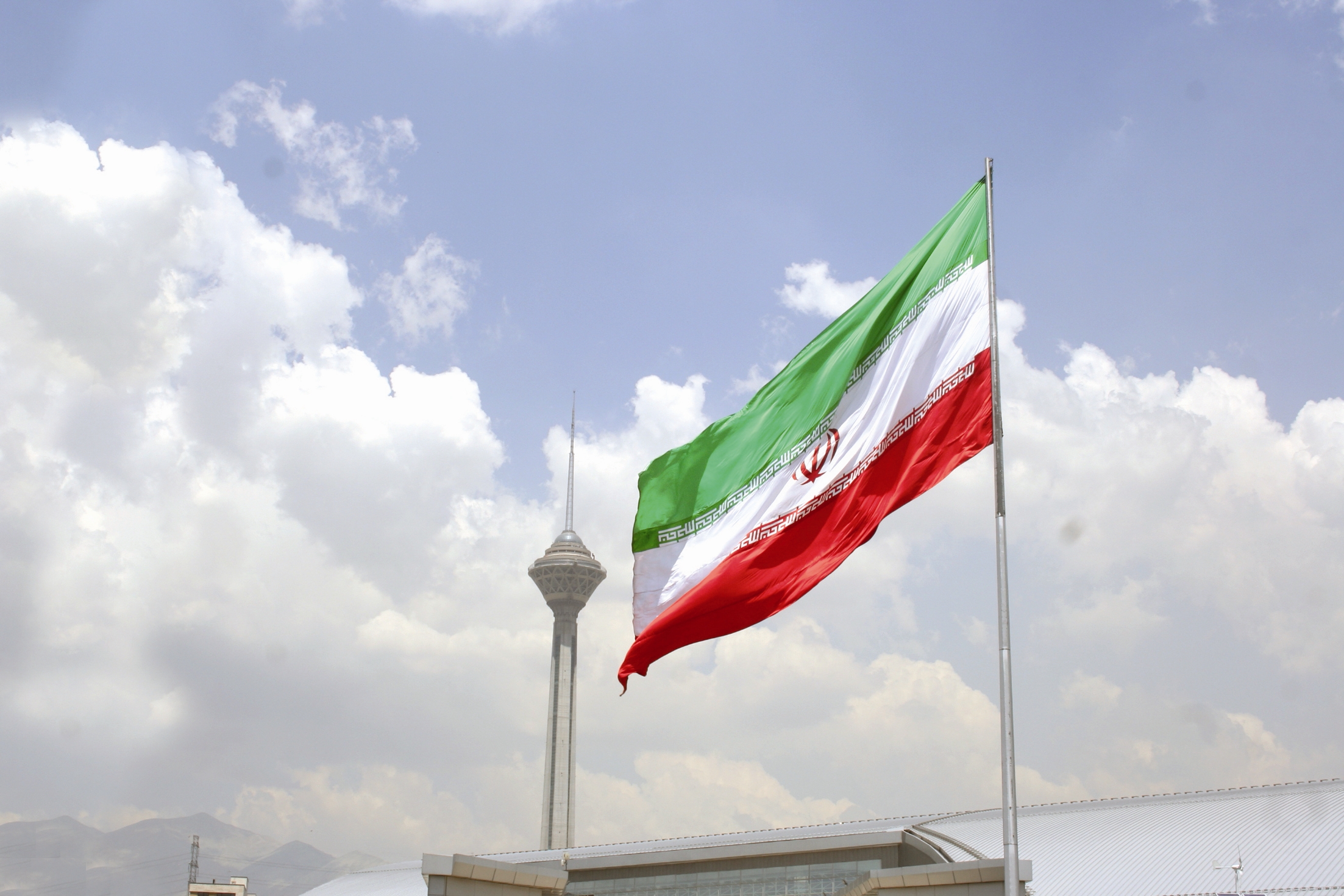 تهران - برج میلاد - پرچم