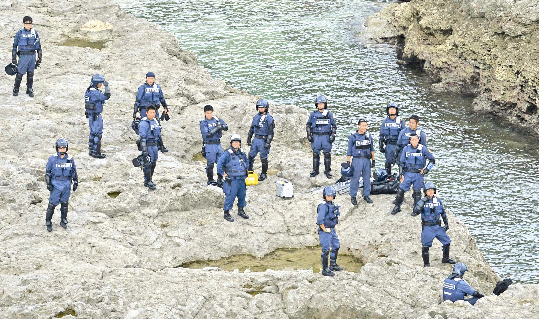 نیروهای ژاپنی در یکی از جزایر مورد مناقشه با چین مستقر شده‌اند