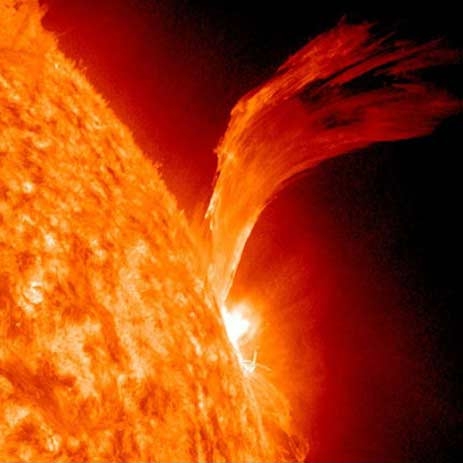 موج پلاسمای خورشیدی بزرگ‌تر از زمین