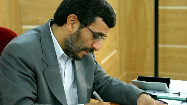 نامه احمدی نژاد به رییس قوه قضائیه برای بازدید از اوین 