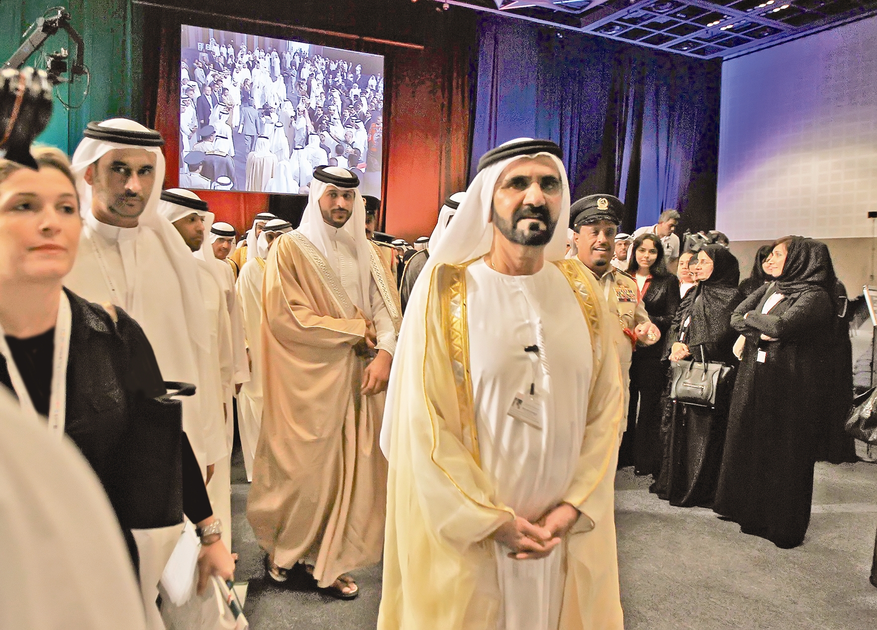 شیخ محمد  آل مکتوم، امیر دبی به عنوان نماینده امارات سفرهای خارجی زیادی انجام می‌دهد.