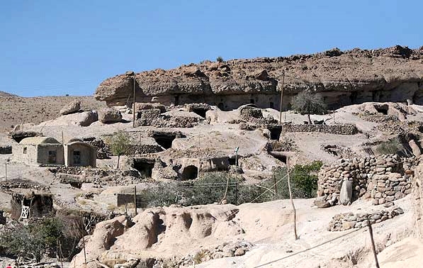 تصاویر قدیمی‌ترین روستای صخره‌ای جهان؛ روستای ۳ هزار ساله ایران را ببینید | اتاق‌هایی بدون آجر و سیمان | آشپزخانه‌هایی قدیمی که دودکش ندارند