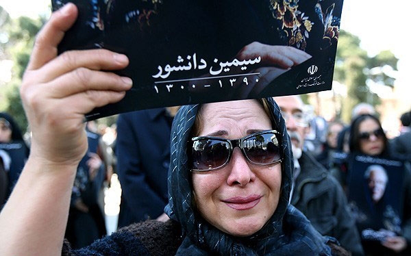 تصاویر مراسم تشییع و تدفین بزرگ بانوی ادبیات ایران