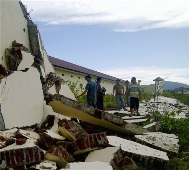 تصاویر زلزله 8.9 ریشتری اندونزی و هشدار سونامی