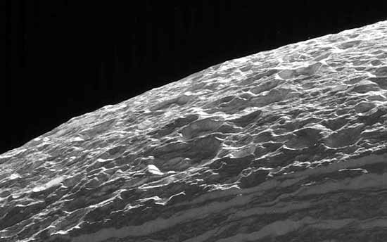 تصاویر فضاپیمای کاسینی از ماه سیاره حلقه‌دار
