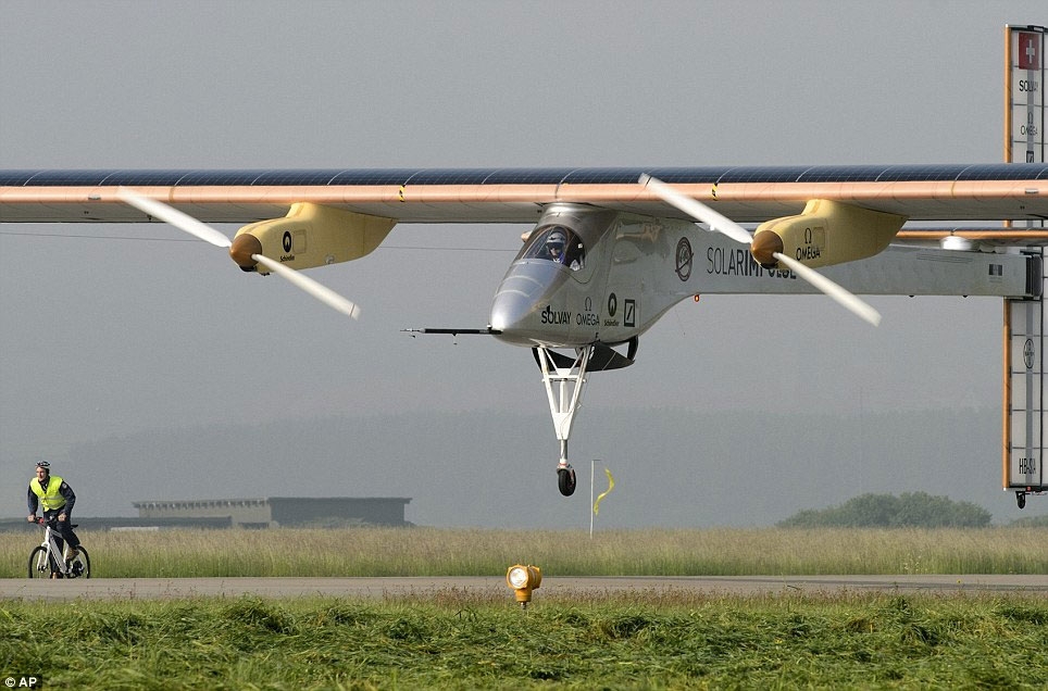 فرود هواپیمای خورشیدی در مادرید 