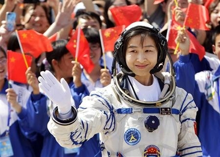 اولین فضانورد زن چینی در قاب تصویر