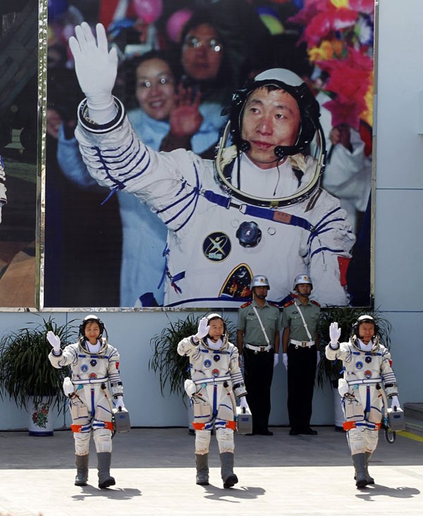 اولین فضانورد زن چینی در قاب تصویر