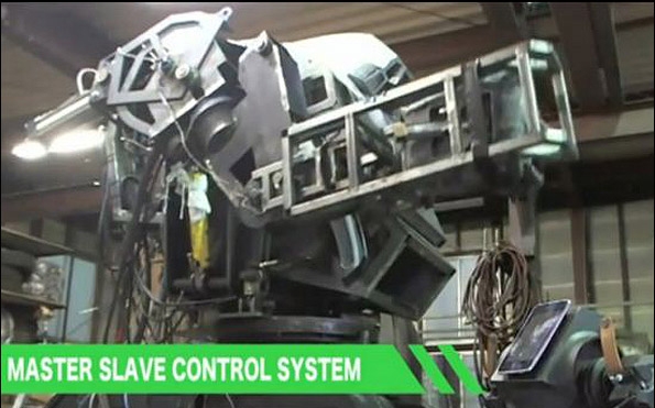 ساخت روبات جنگی 4 متری که با آی‌فون کنترل می‌شود