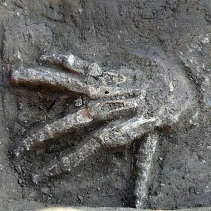 اسکلت 16 دست قطع شده از مصر باستان