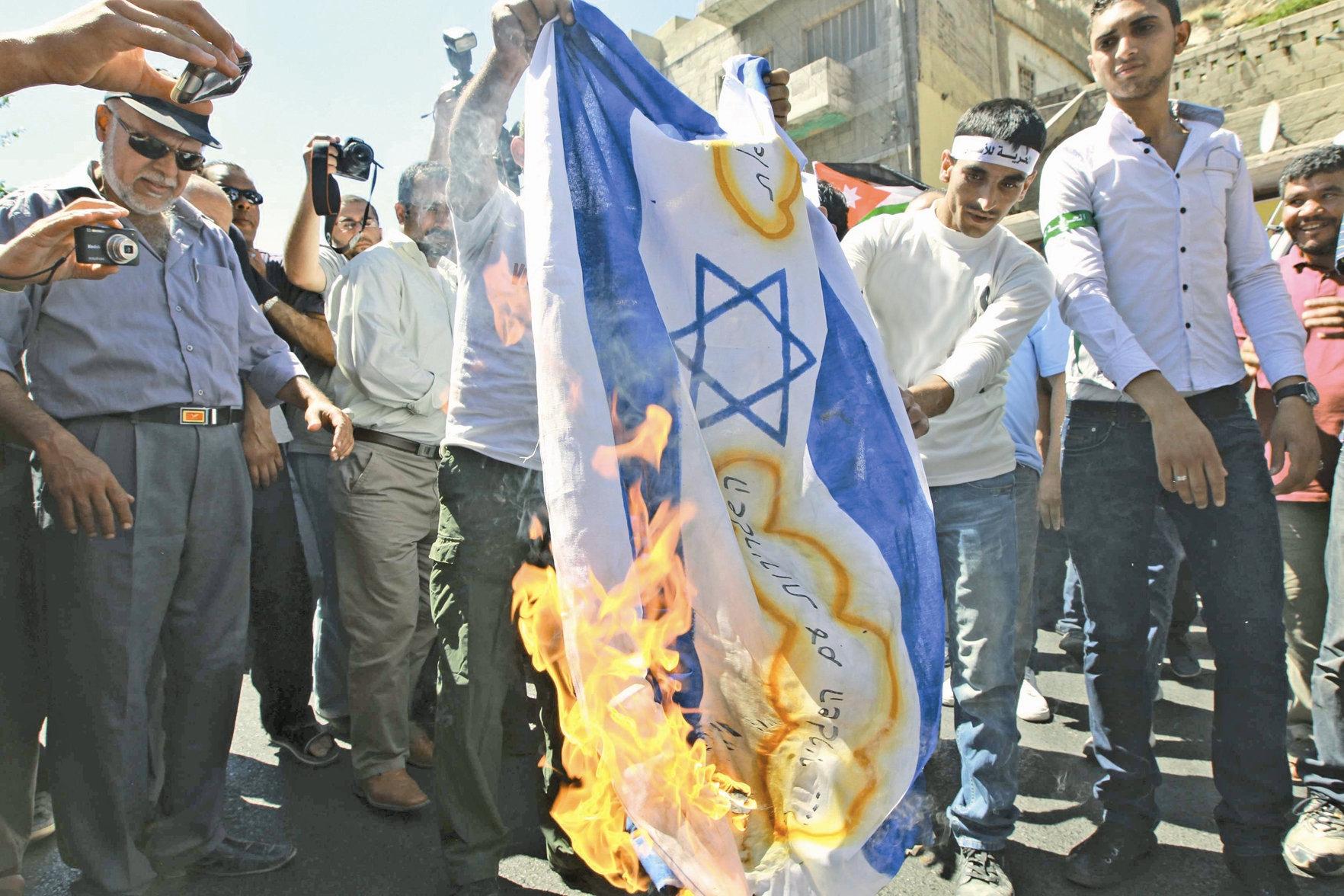 آتش زدن پرچم اسرائیل