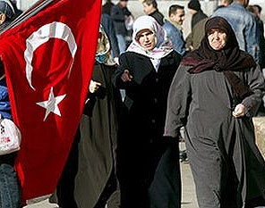 منع پوشش روسری در محافل عمومی ترکیه رسما لغو شد