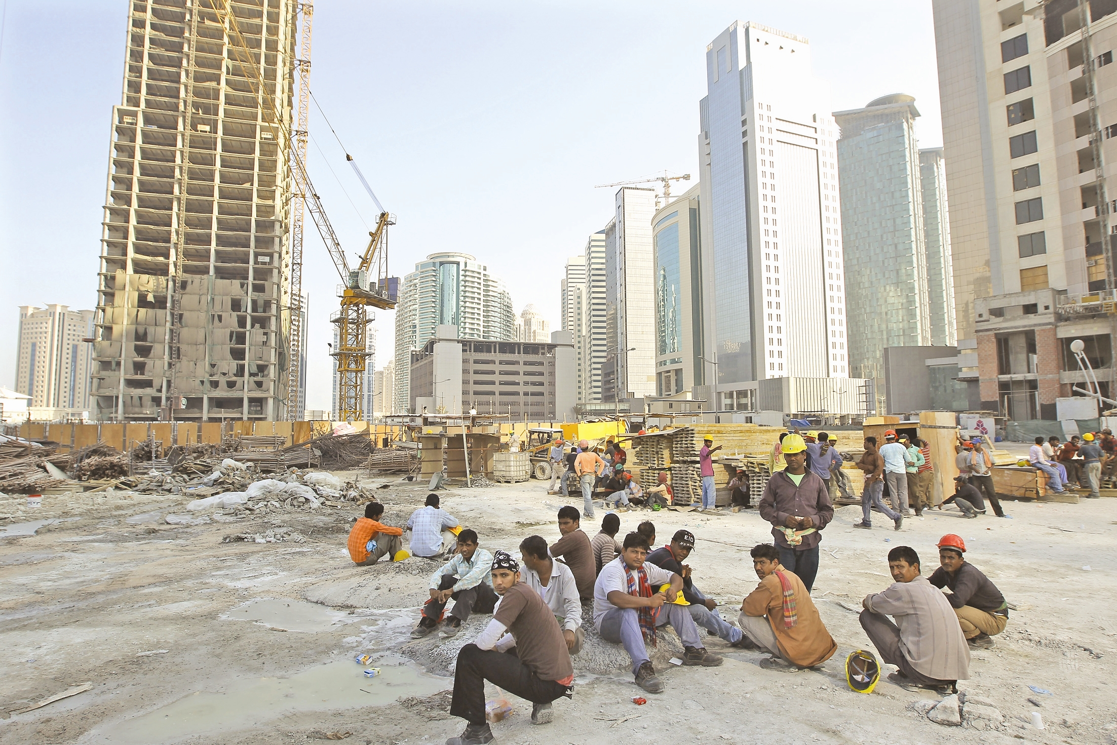 برده‌داری در قطر به خاطر بدرفتاری با کارگران مهاجر، این روزها مورد توجه جهان قرار گرفته است.