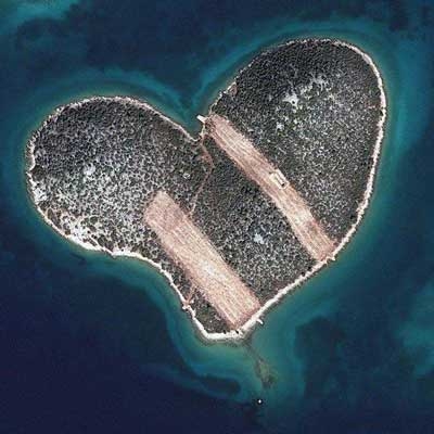 جزیره‌ی قلبی‌شکل