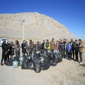 پاکسازی زیستگاه آهوی ایرانی توسط فعالان محیط زیست اصفهان