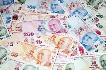 سقوط بی‌سابقه ارزش لیر ترکیه در پی بحران فساد مالی