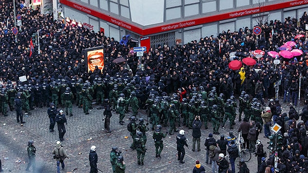 تصاویر حمله به تظاهرات در هامبورگ؛ ده‌ها مجروح؛ ۱۹ بازداشتی