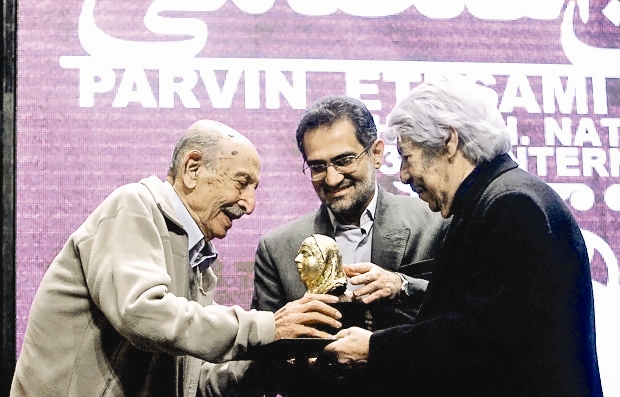 تجلیل از مرتضی احمدی در اختتامیه جشنواره فیلم پروین 