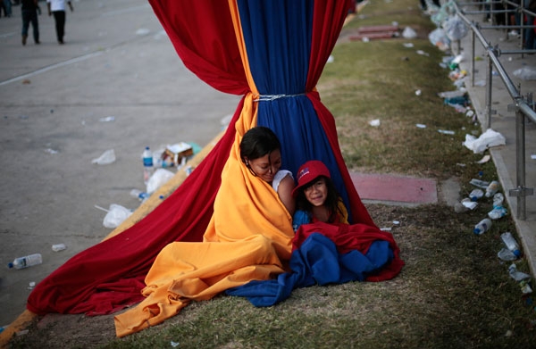 تصاویر؛ از اشک‌های احمدی نژاد تا گریه‌های کودکان ونزوئلایی