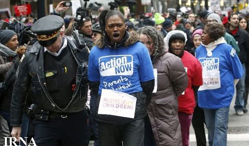 حمله پلیس و دستگیری دهها نفر در تجمع بزرگ معلمان شیکاگو