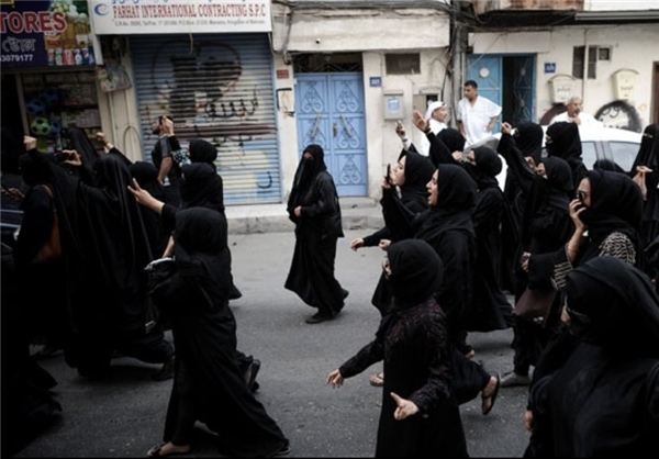 پرتاب نارنجک گیج‌کننده برای متفرق کردن زنان معترض بحرینی