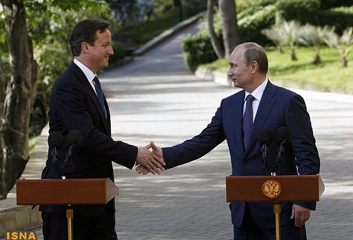 دیوید کامرون، نخست‌وزیر انگلیس با ولادیمیر پوتین، رئیس‌جمهوری روسیه