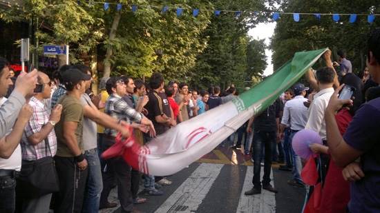 شادی مردم در خیابان‌های تهران