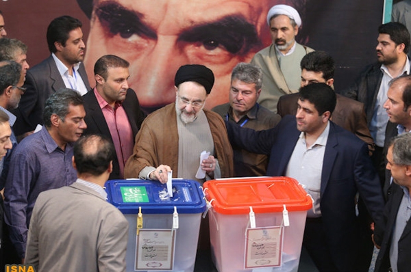 حضور چهره‌های سیاسی و دینی در صندوق‌های رای