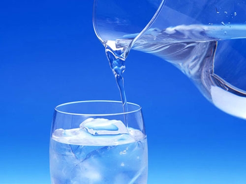 نوشیدن آب چربی بدن را می‌سوزاند
