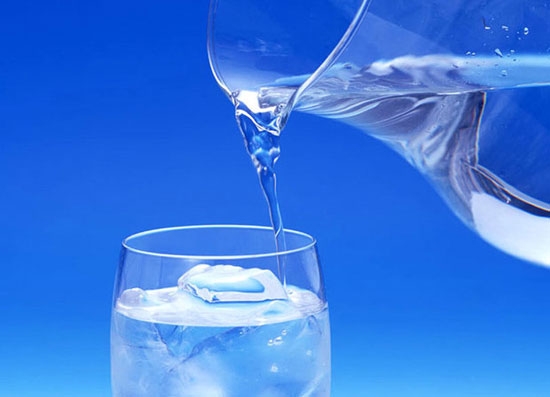 نوشیدن آب سرد برای کبد زیان‌آور است