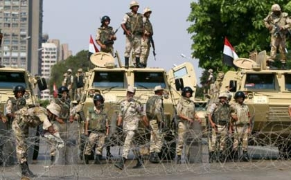 استقرار ارتش مصر با تجهیزات کامل در میدان تحریر 
