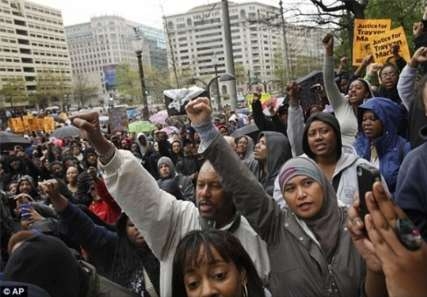 اعتراض های گسترده در آمریکا علیه تبرئه قاتل نوجوان سیاه پوست 
