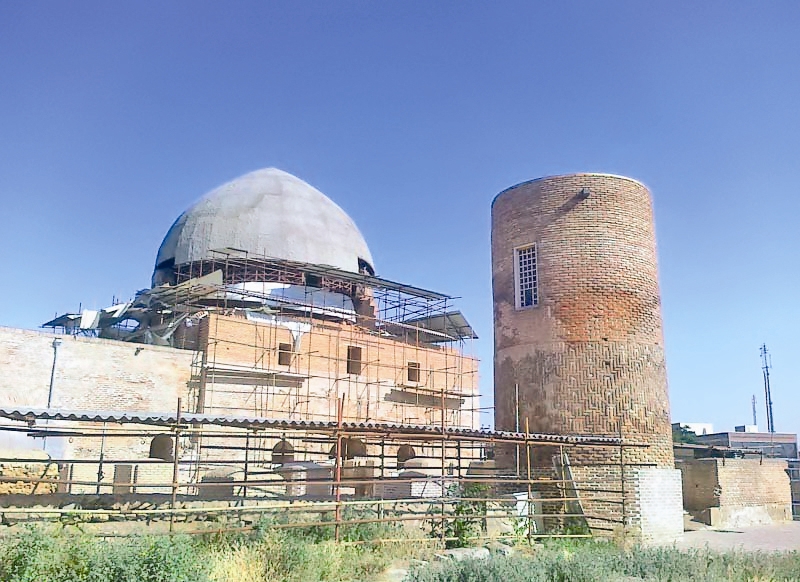 گنبد تاریخی مسجد سلجوقی اردبیل را بتن اندود کردند