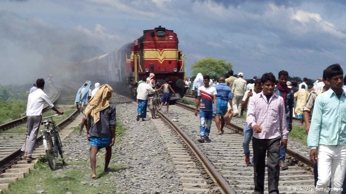۳۷ هندی در تصادف با قطار کشته شدند