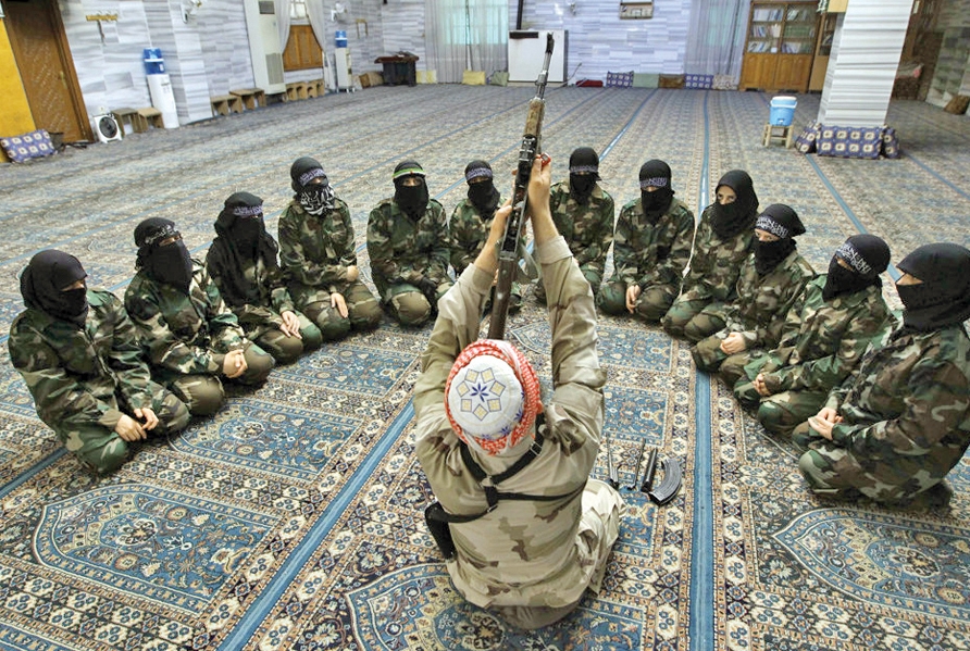 آموزش زنان  توسط القاعده در مسجد 