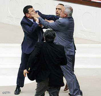 زد و خورد نمایندگان پارلمان ترکیه