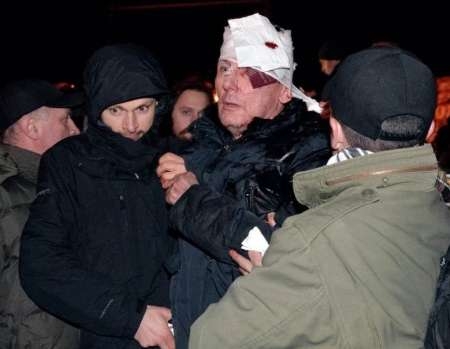 رهبر مخالفان دولت اوکراین مجروح شد
