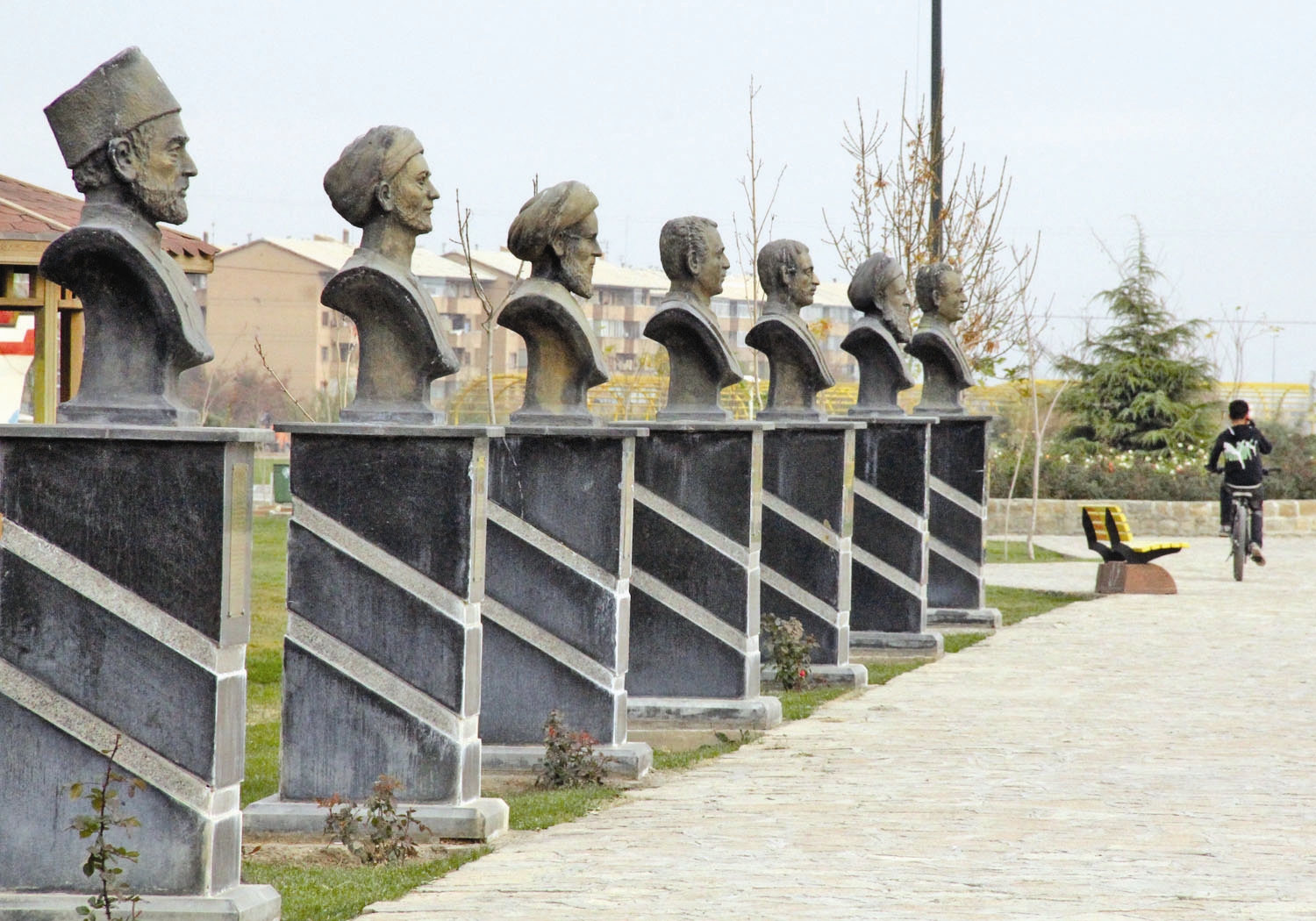 نصب ۵۰ مجسمه در شهر ارومیه