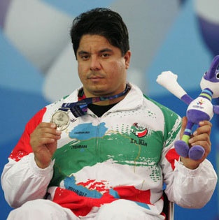 مجید فرزین نشان نقره وزنه‌برداری را کسب کرد