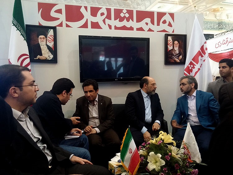 بازدید قناعتی و صابری دو عضور دیگر شورای شهر تهران از غرفه همشهری