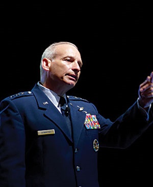 ژنرال جیمز کوالسکی فرمانده کل تسلیحات هسته‌ای نیروی هوایی 