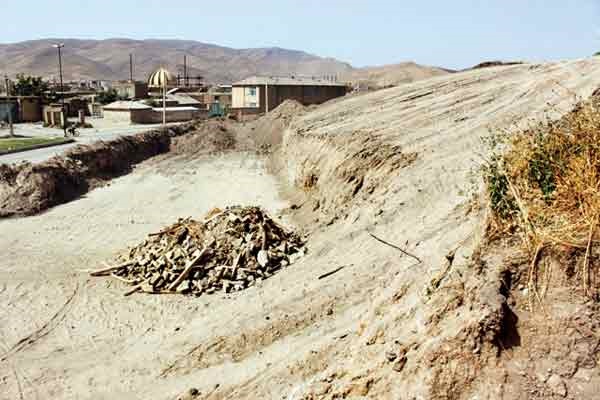 حفاری‌های سازمان یافته و غیرمجاز تپه ۳ هزارساله را تخریب کرد