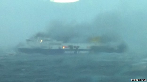 آتش‌سوزی در یک کشتی ایتالیایی با بیش از ۴۶۰ سرنشین