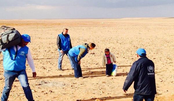 کودک ۴ ساله سوری آواره در بیابان