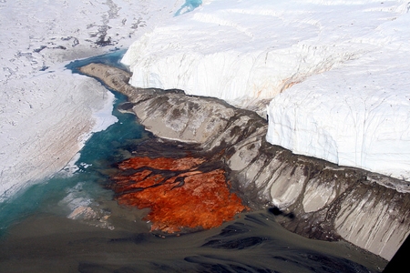 کشف دلیل سرخ بودن آبشار خون در قطب جنوب