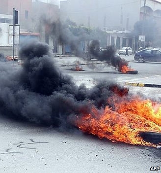 معترضان ساختمان کنگره ملی لیبی را به آتش کشیدند